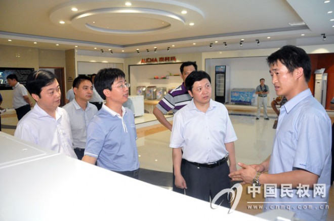 省民委副主任黄旭东到我县调研