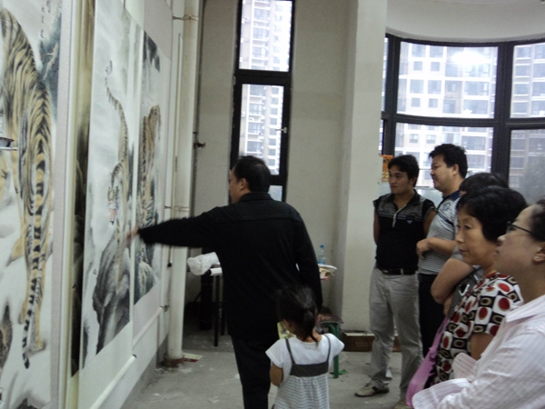 我县组织部分企业及农民虎画家参加河南省第二届旅游商品交易会暨旅游商品设计大赛