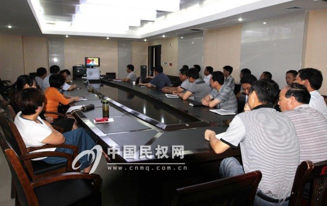 全县党政机关、企事业单位组织收听收看全省党的群众路线教育实践活动报告会