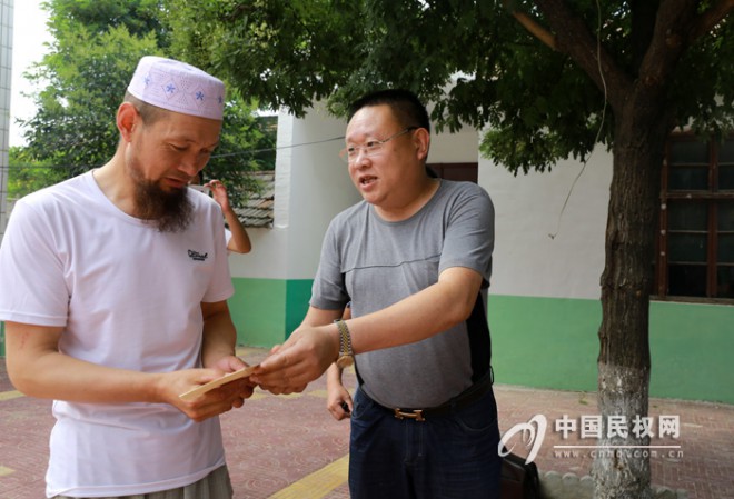 爱心企业“斋月”期间慰问清真寺穆斯林群众