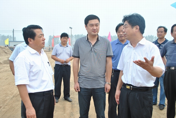 市政协副主席万克才到我县调研产业集聚区建设工作