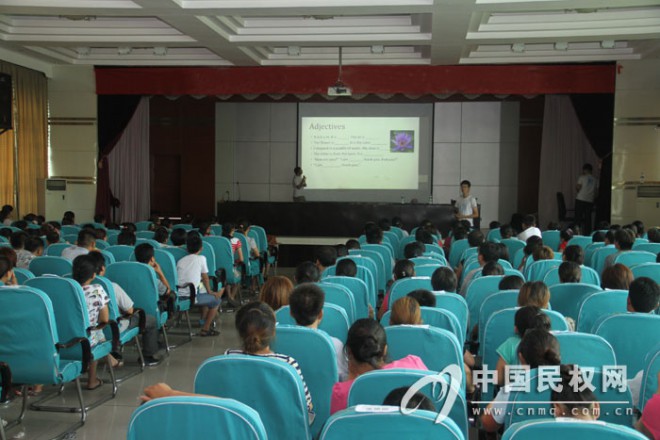清华大学到我县开展中美大学生暑期教育扶贫社会实践活动