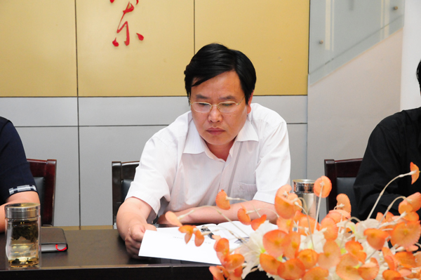县委中心组召开集中学习《廉政准则》、《四项监督制度》专题会