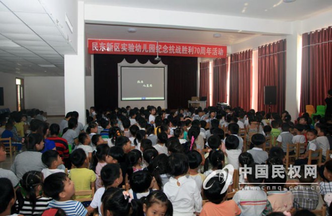 县东区幼儿园组织儿童观看红色电影《抗日儿童团》