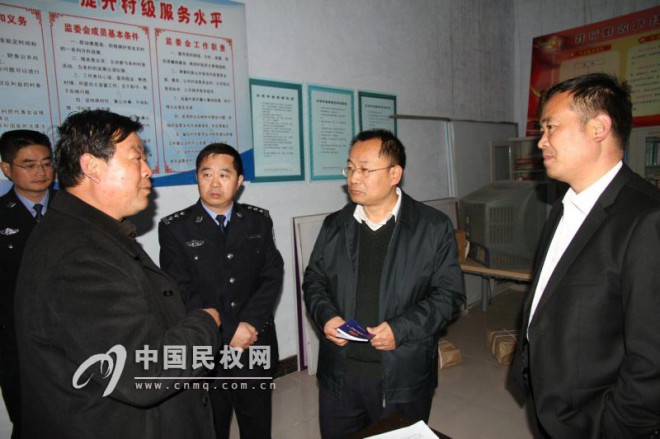 县委常委、政法委书记周明河赴乡镇调研指导“一村一警”工作