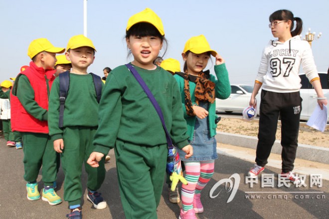 民权县东区幼儿园举行亲子踏青活动