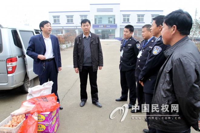 王庄寨镇看望慰问秋冬严打整治行动一线民警