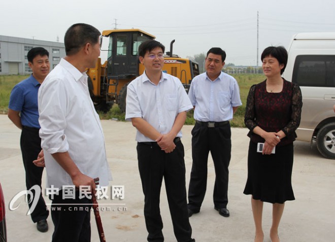 县长张团结查看我县重点项目建设情况