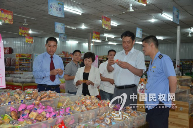 人和镇狠抓食品药品安全不放松