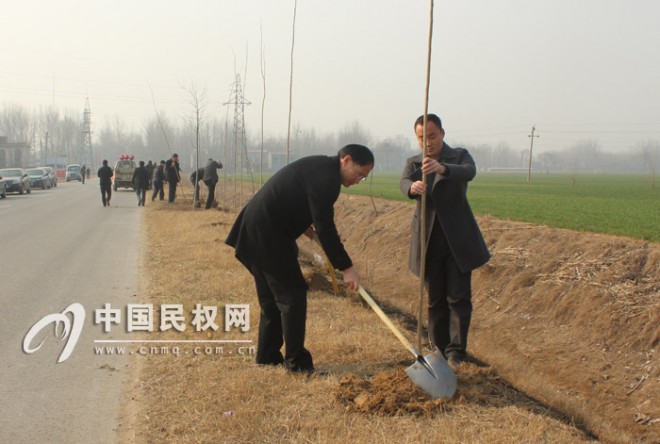 孙六镇义务植树&nbsp;建设美丽乡村