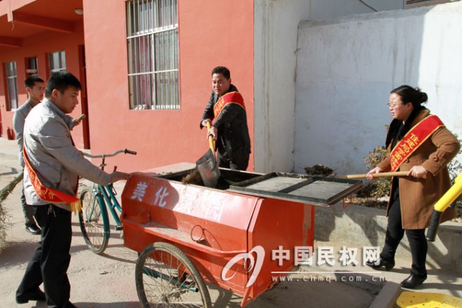 住建局学雷锋志愿者慰问敬老院老人