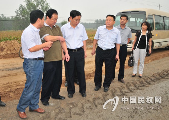 市交通运输局局长关保安莅民检查县乡公路建设及养护管理情况