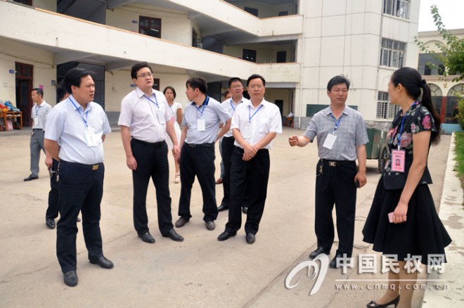 县长姬脉常视察我县中考工作