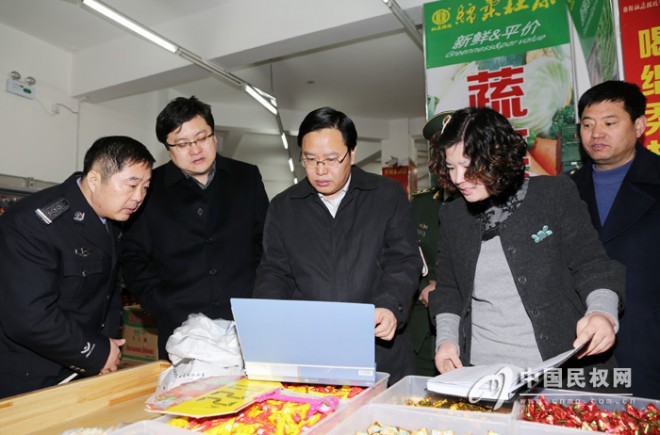 县长姬脉常检查春节市场供应和安全生产情况