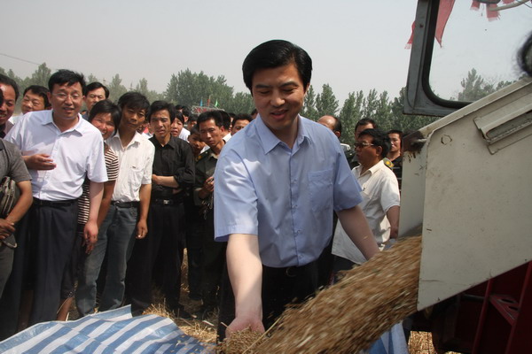 商丘市小麦机收会战启动仪式在我县举行