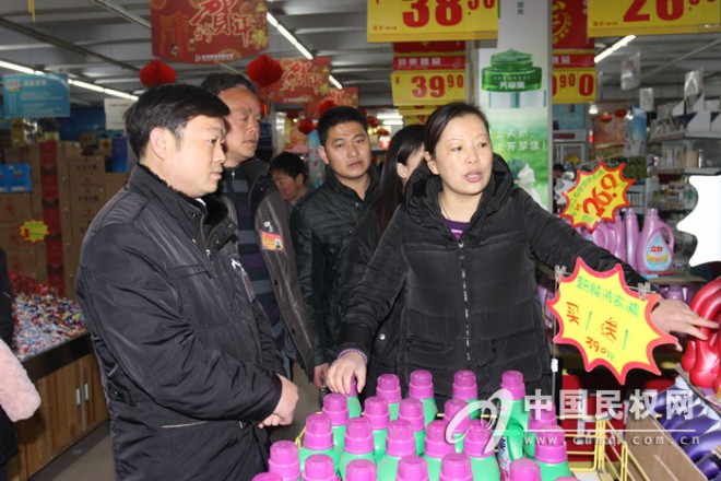 县发改委节前检查市场价格