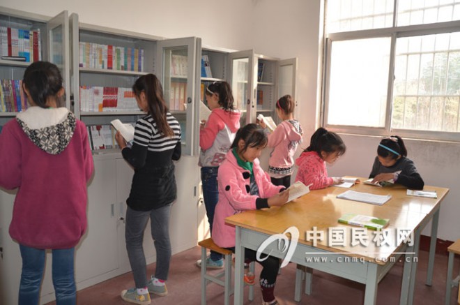 人和镇文化站成为孩子节假日乐园