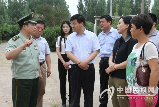 县长张团结深入敬老院查看消防安全工作