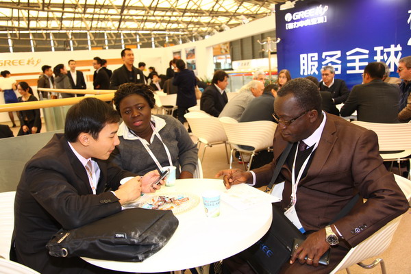 格力“红冰”地暖热水一体机闪耀制冷展