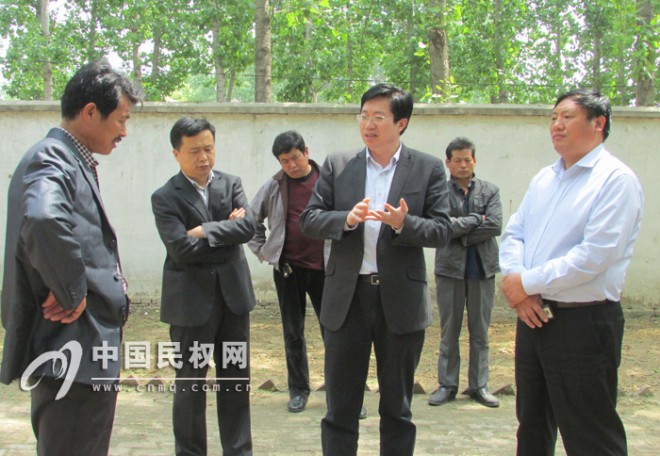 县委常委、组织部长李中军到双塔乡调研指导教育实践活动开展工作