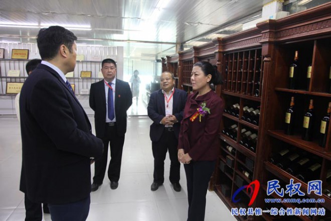 河南省商务厅副厅长李若鹏来民权县参观葡萄酒企业