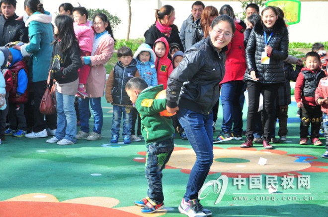 县东区实验幼儿园举办首届秋季亲子运动会