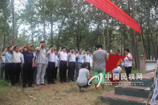林七乡组织中层以上领导干部祭扫革命陵园