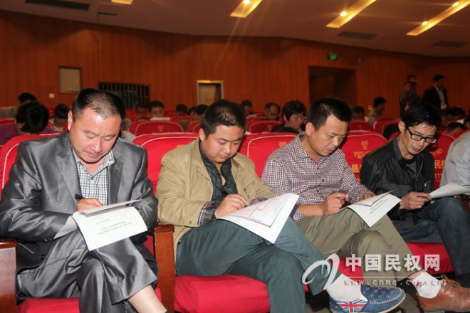 我县举行2012-2013年民主评议政风行风集中问卷测评