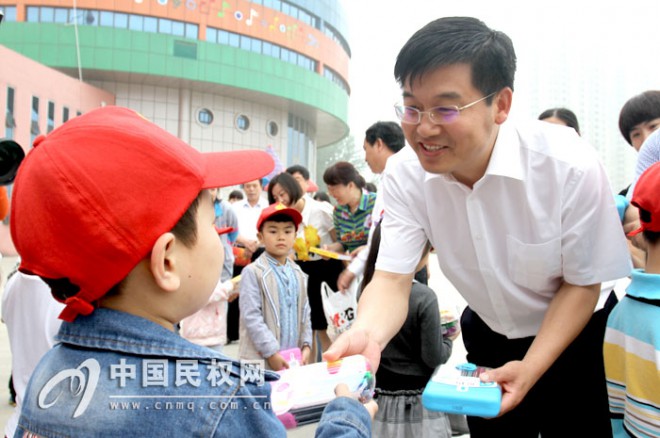 四大家领导“六一”国际儿童节前夕走访慰问少年儿童