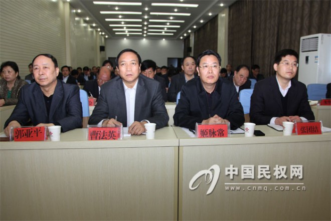 我县组织收听收看全省党员领导干部电视电话会议