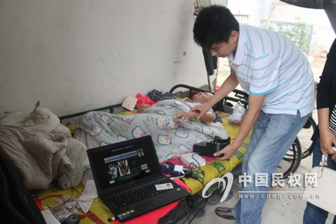 伯党乡劳保工作人员上门服务受称赞