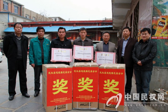 民权县学习雷锋月里传佳话