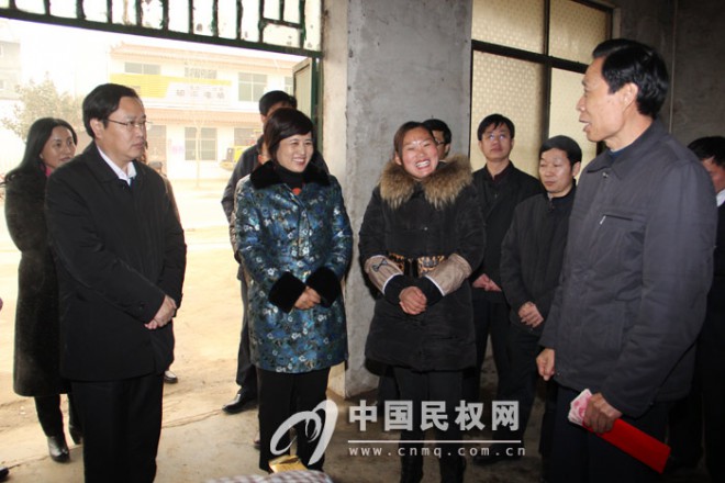 市领导莅民慰问现役军人家属及贫困家庭