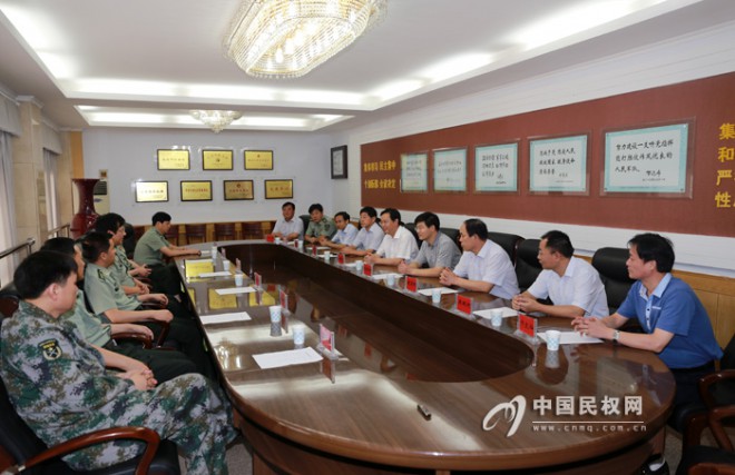 “八一”前夕 县领导走访慰问市军分区官兵