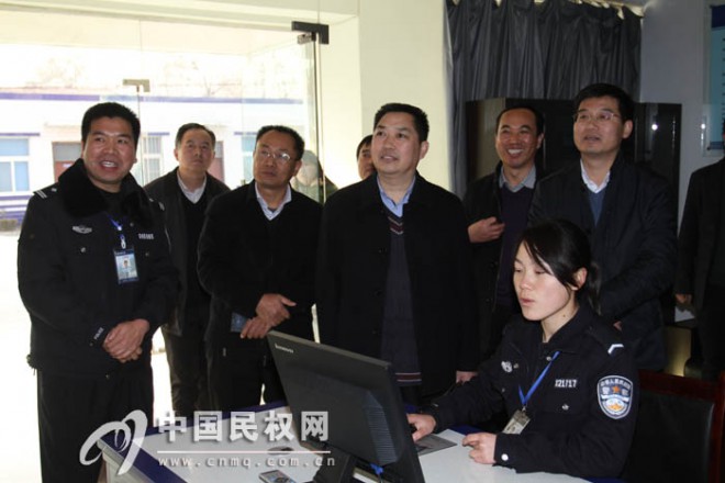 省委政法委信息处副处长吴培柱莅民检查平安建设工作