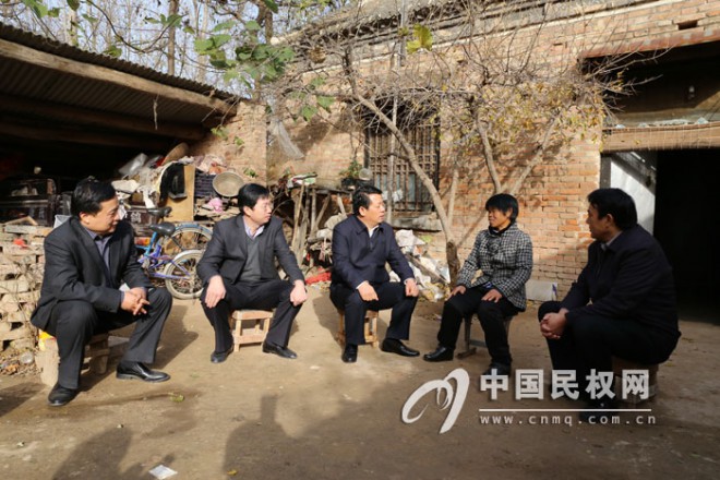 县委书记王仲田深入联系点开展走访调研活动