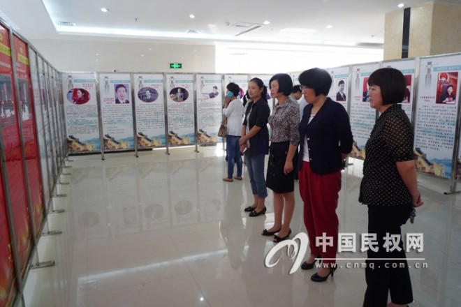 县妇联节前组织全体干部参观廉政警示教育基地