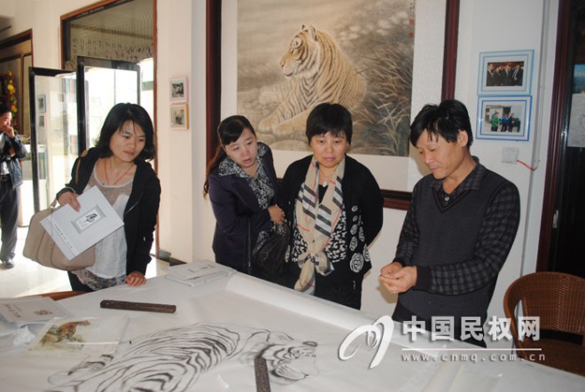 省社科联调研组一行莅民调研文化产业