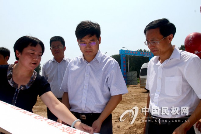 县长张团结到我县新建档案馆施工工地调研