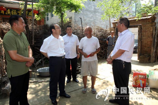 县委常委、纪委书记刘博慰问伤残军人和军人遗属