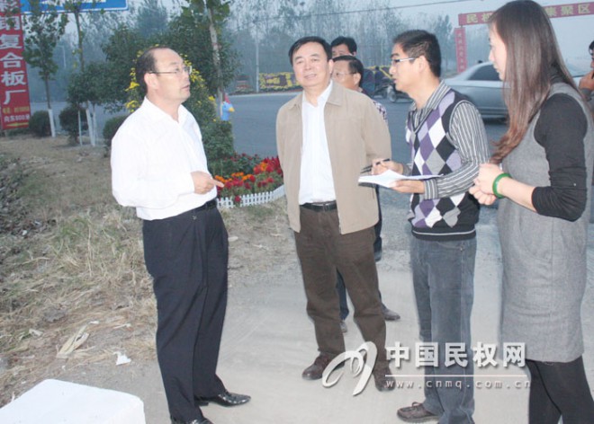 县委常委、纪委书记刘博查看我县城市卫生整治情况