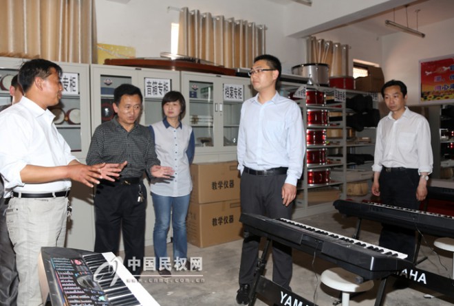 团市委希望办到我县调研乡镇中小学校建设情况