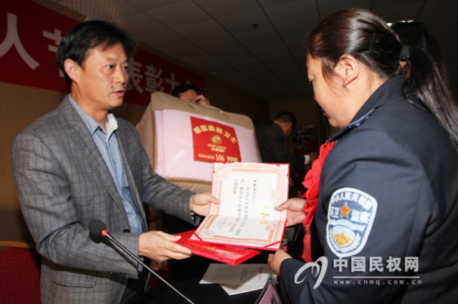 我县召开庆祝第十六届环卫工人节暨表彰大会