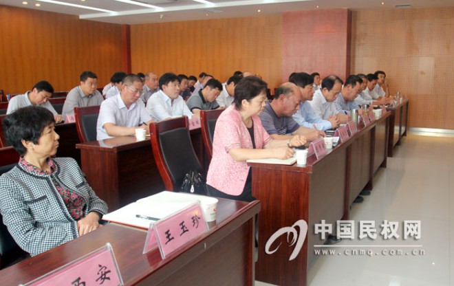 县委召开常委（扩大）会议传达学习全省产业集聚区观摩现场会精神 研究产业集聚区建设和产业集群发展