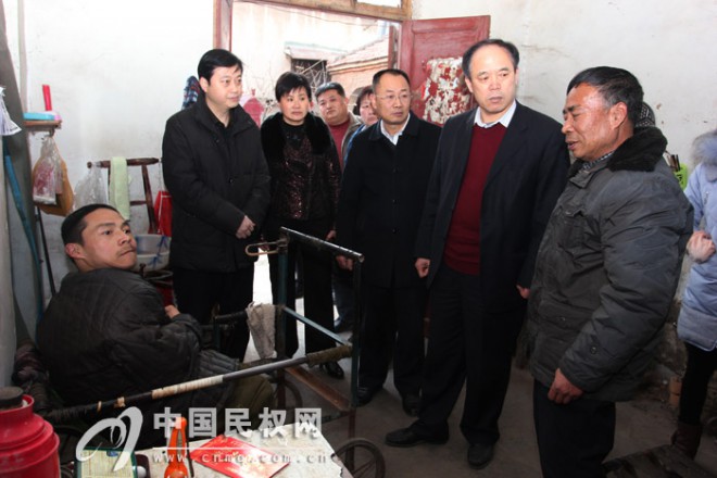 春节前夕 县四大家领导走访慰问困难党员、下岗职工、军转干部和特困居民