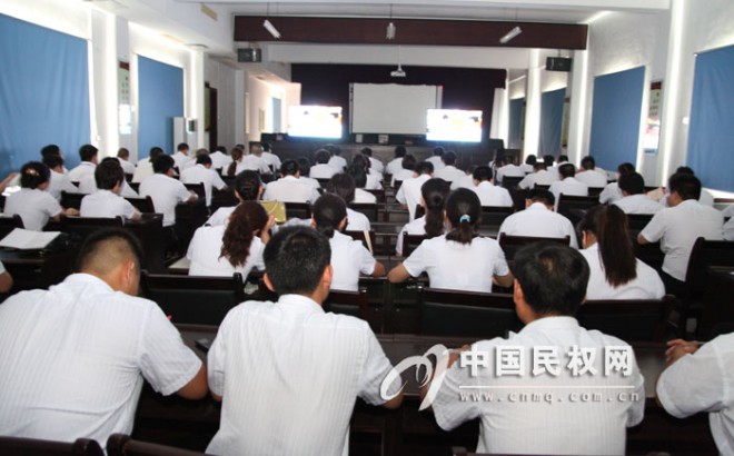全县党政机关、企事业单位组织收听收看全省党的群众路线教育实践活动报告会