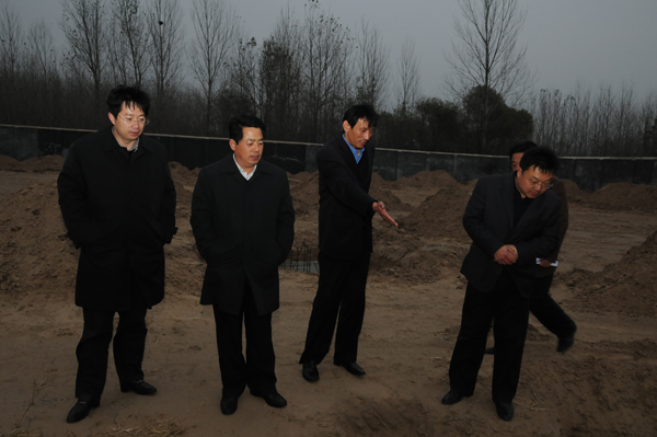 县长王仲田到产业集聚区检查在建工程建设情况