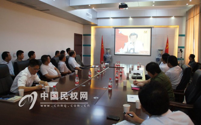 全县党政机关、企事业单位组织收听收看全省党的群众路线教育实践活动报告会