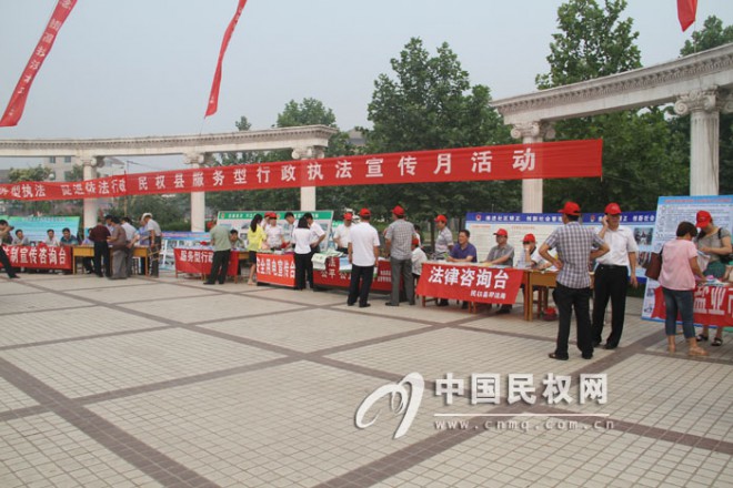 我县举行服务型行政执法宣传月活动