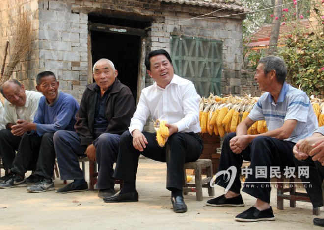 县委书记王仲田深入“千名干部进千村联万户”联系点调研